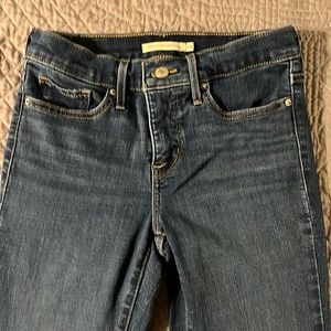 Levi’s 314 shaping jeans NWOT. Size 25.
